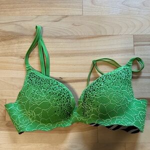 Victoria's Secret Vibrant Green Lace Bra